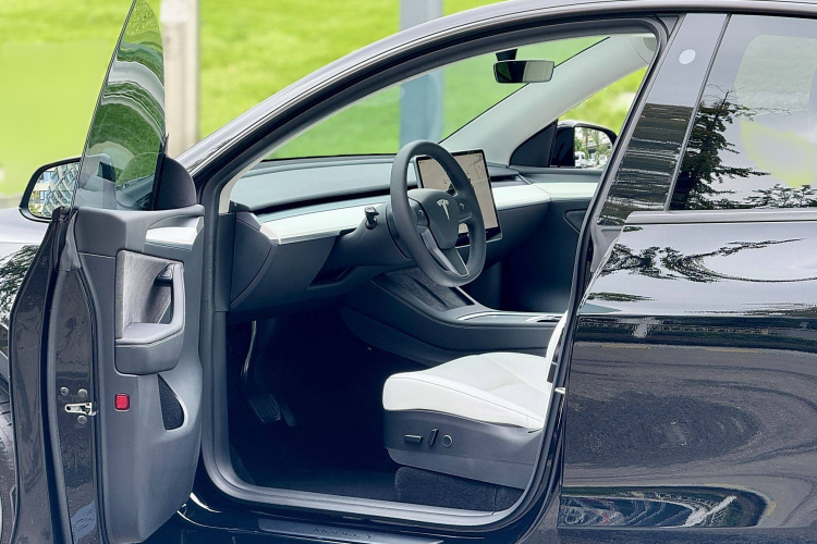 特斯拉 Model Y 2022款 后轮驱动版车身外观6011