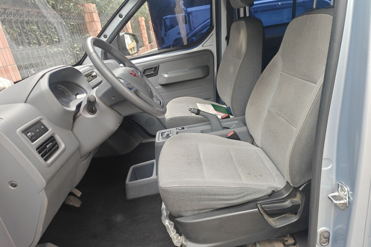 五菱汽车 五菱扬光 2024款 300KM 舒适型客车版 75kW中控内饰19