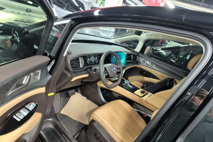 腾势D9 2024款 DM-i 980 四驱尊贵型中控内饰20