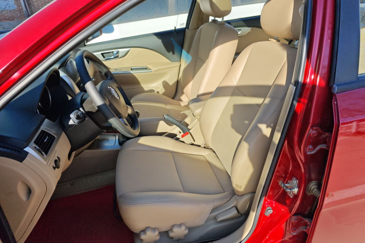 别克 凯越 2013款 1.5L 手动经典型中控内饰19