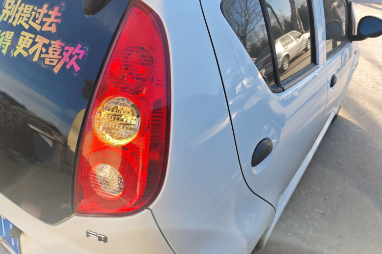 比亚迪F0 2015款 1.0L AMT 铉酷型车身外观9