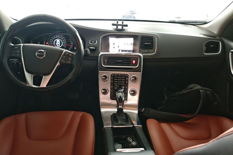 沃尔沃S60 2019款 S60L 改款 T5 智进进阶版中控内饰7002