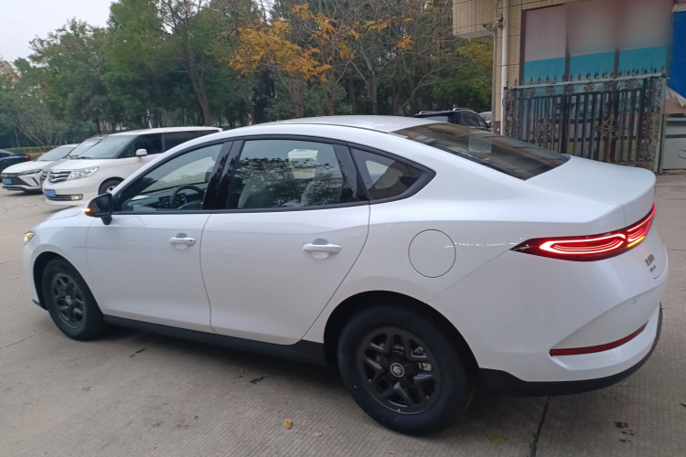 比亚迪 秦PLUS 2025款 DM-i 智驾版 55KM领先型车身外观6003