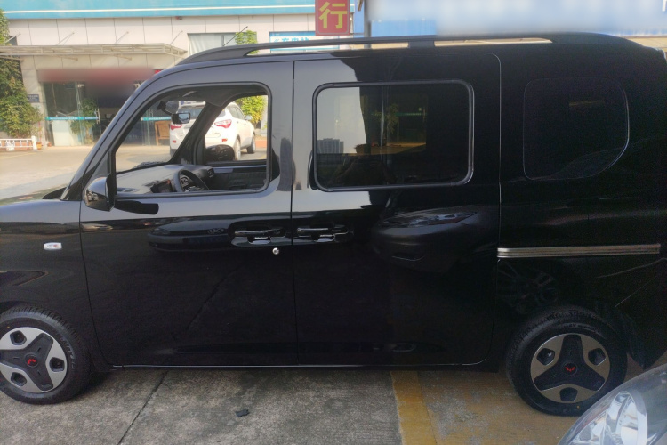 五菱汽车 五菱之光新能源 2025款 201km 舒适型车身外观6003