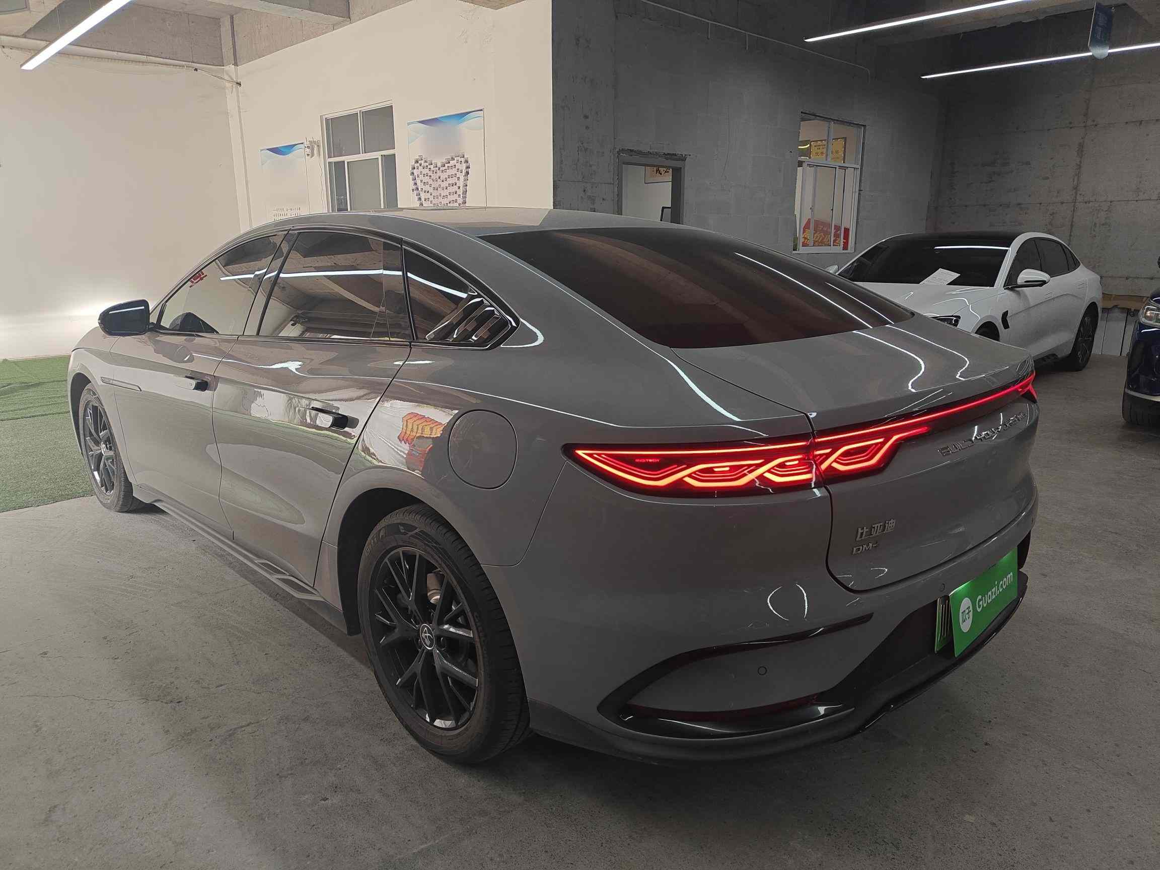 比亚迪 汉 2025款 DM-i 125KM精英型(3)