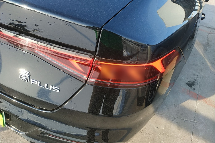 比亚迪 秦PLUS 2024款 荣耀版 DM-i 120KM领先型车身外观9