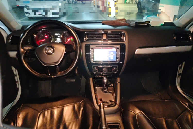 大众 速腾 2015款 1.6L 自动舒适型中控内饰12