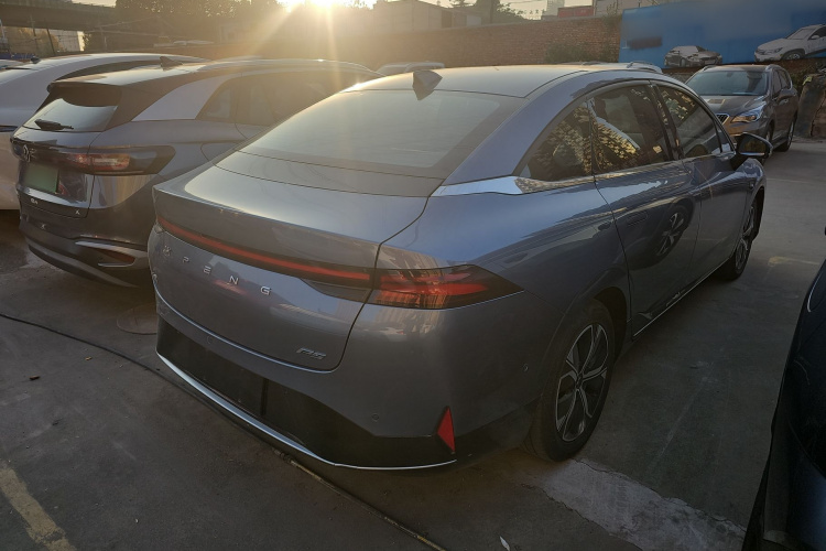 小鹏P5 2023款 智行版车身外观7