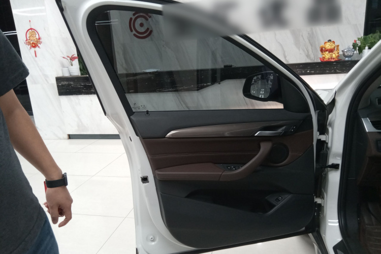 宝马X1 2018款 sDrive18Li 尊享型中控内饰47