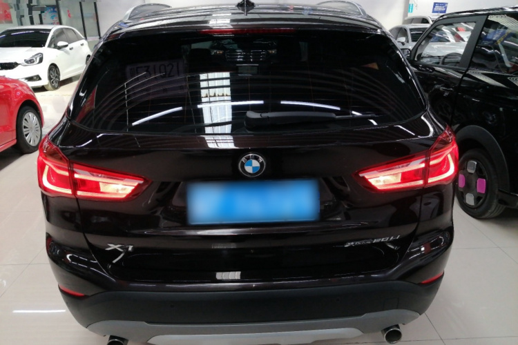 宝马X1 2019款 xDrive20Li 尊享型车身外观6