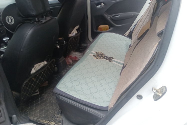 标致301 2016款 1.6L 自动舒适版中控内饰21