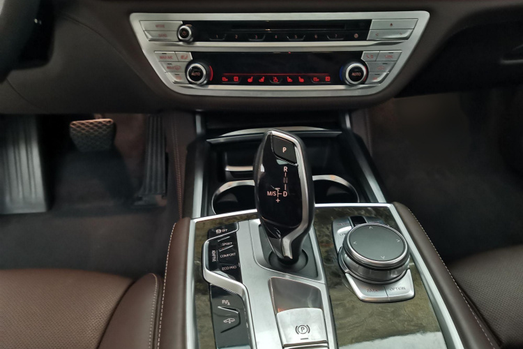 宝马7系 2016款 740Li 领先型中控内饰7008