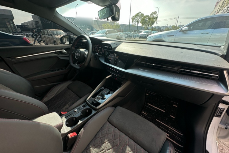 奥迪A3 2024款 Sportback 35 TFSI 豪华运动型中控内饰7011