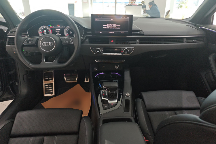 奥迪A4L 2024款 40 TFSI 豪华动感型中控内饰12