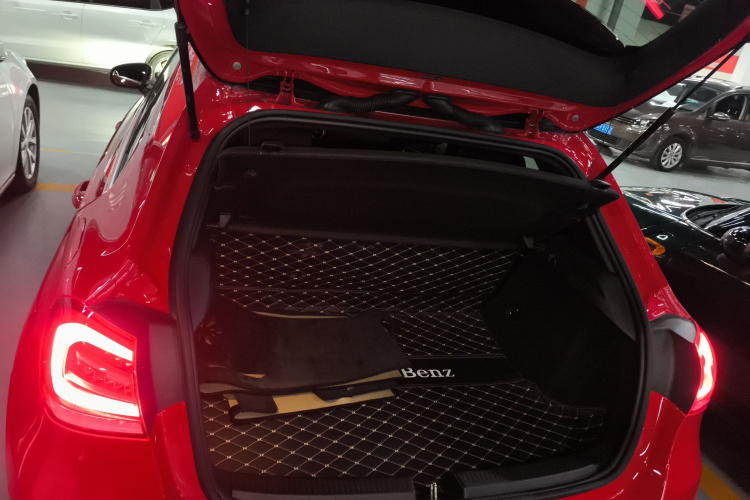 奔驰A级(进口) 2019款 A 200 动感型机舱底盘23