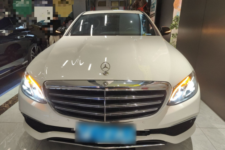 奔驰E级 2017款 E 200 运动型车身外观2