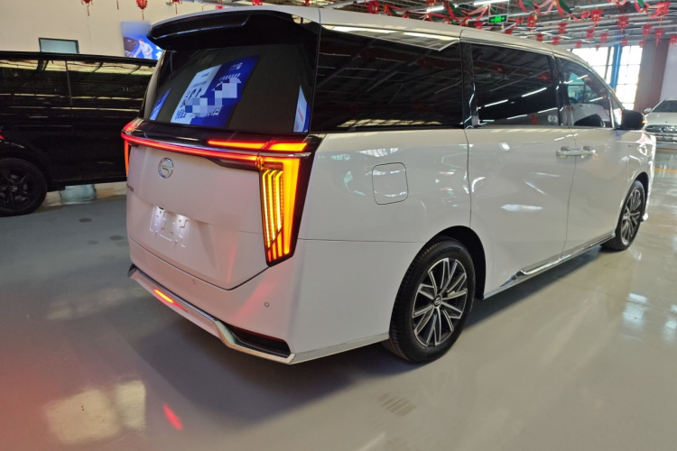 广汽传祺 传祺M8 2024款 大师系列 400T 尊贵版车身外观6005