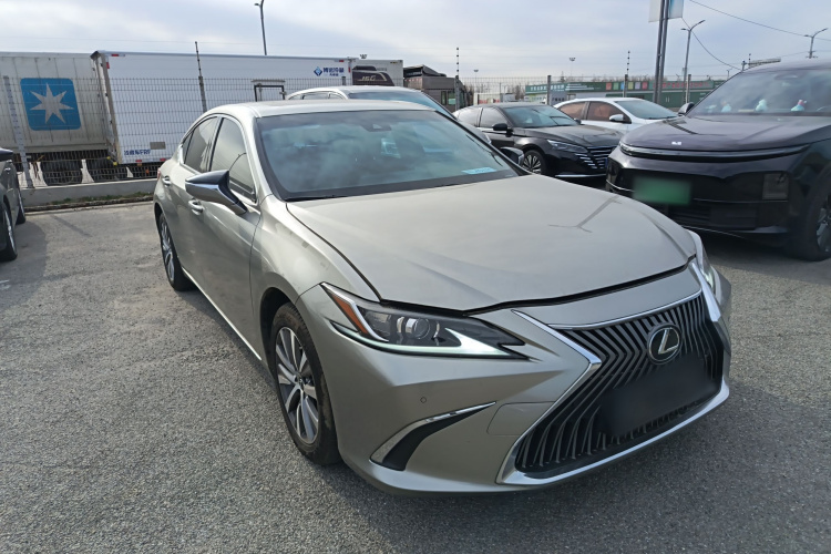 雷克萨斯ES 2020款 200 卓越版车身外观3