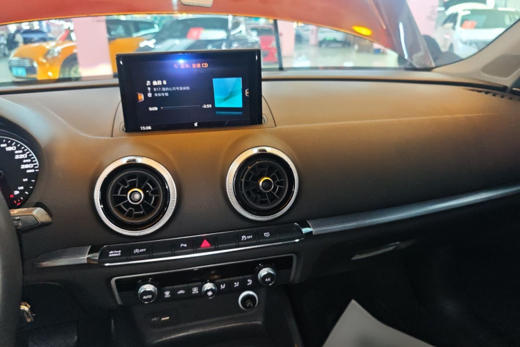 奥迪A3 2018款 30周年年型 Limousine 35 TFSI 运动型局部细节16