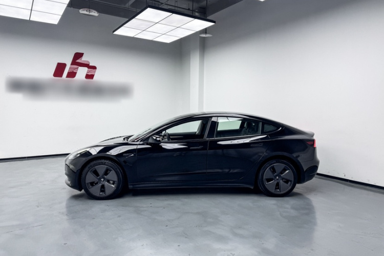 特斯拉 Model 3 2022款 后轮驱动版车身外观6004