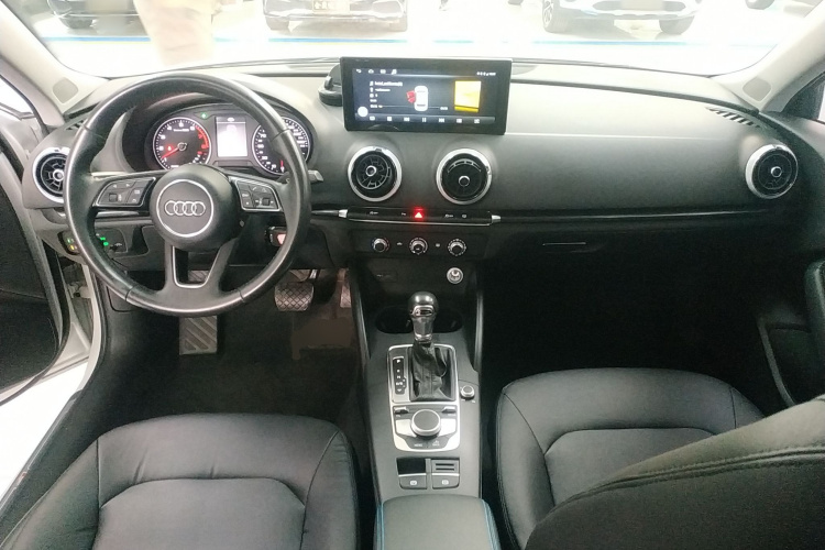 奥迪A3 2018款 30周年年型 Sportback 35 TFSI 时尚型中控内饰12