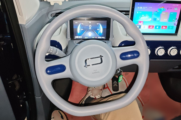 奔腾小马 2025款 222km 闪电马中控内饰13