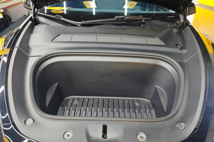 特斯拉 Model Y 2021款 标准续航后驱版机舱底盘24