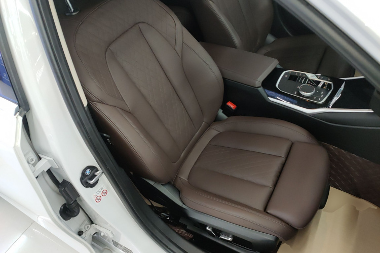 宝马3系 2023款 320Li M运动套装局部细节41