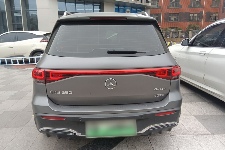 奔驰EQB 2022款 EQB 350 4MATIC 首发特别版车身外观6