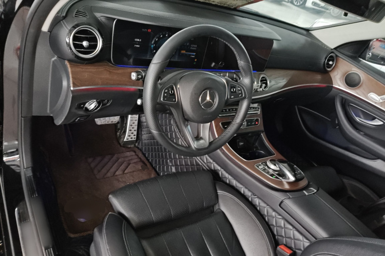 奔驰E级 2016款 E 200 L中控内饰12