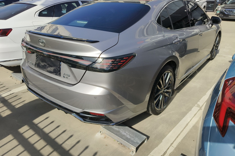 丰田 凯美瑞 2024款 双擎 2.0HXS 运动Plus版车身外观7