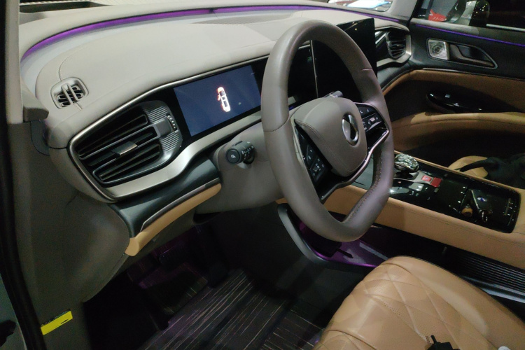 腾势D9 2022款 DM-i 970 四驱旗舰型中控内饰20