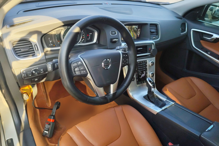 沃尔沃S60 2019款 S60L 改款 T5 智驭菁英版中控内饰12