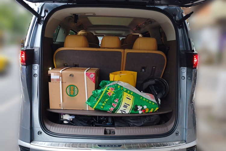 腾势D9 2022款 DM-i 1040 尊贵型中控内饰23