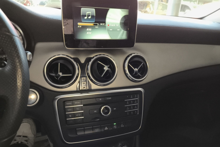 奔驰GLA 2016款 GLA 200 时尚型局部细节16