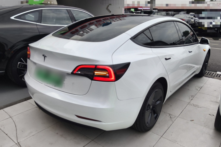 特斯拉 Model 3 2022款 后轮驱动版车身外观7