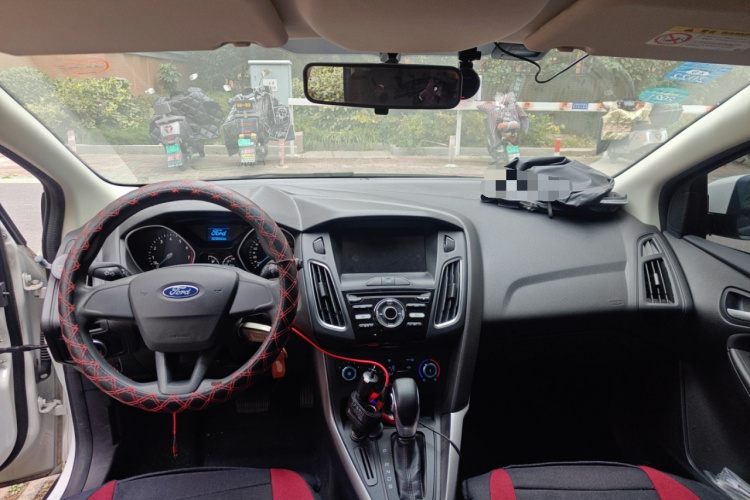 福特 福克斯 2018款 两厢经典 1.6L 自动舒适型智行版中控内饰12