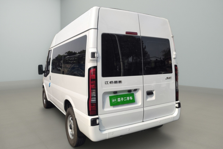 江铃福顺 2025款 2.0T 8AT柴油短轴中顶商运型多功能乘用车5/6座车身外观5