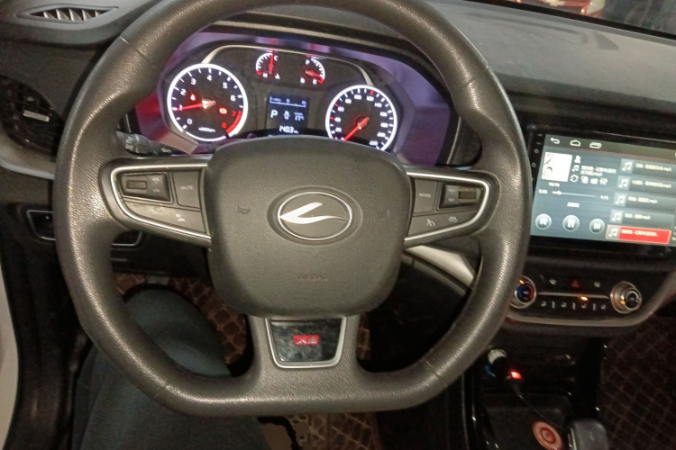 陆风X2 2017款 1.6L 自动劲锐版中控内饰13