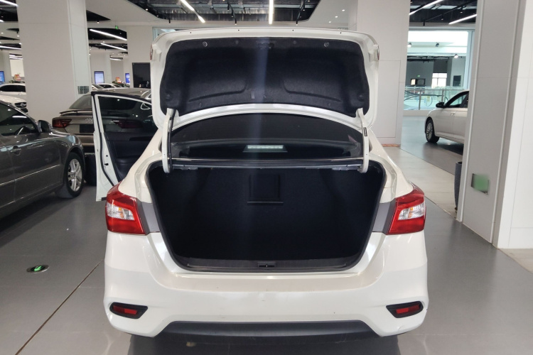 日产 轩逸 2019款 1.6XV CVT智联尊享版 国VI机舱底盘23