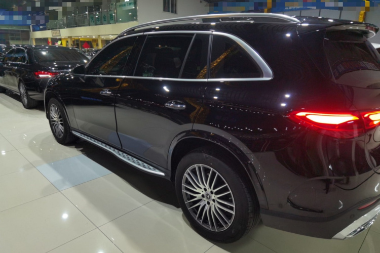 奔驰GLC 2024款 改款 GLC 300 L 4MATIC 动感型 5座车身外观4