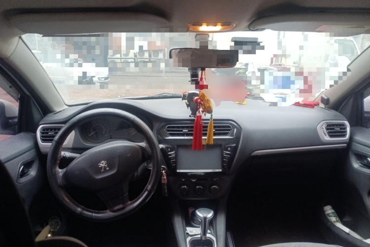 标致301 2016款 1.6L 自动舒适版中控内饰12