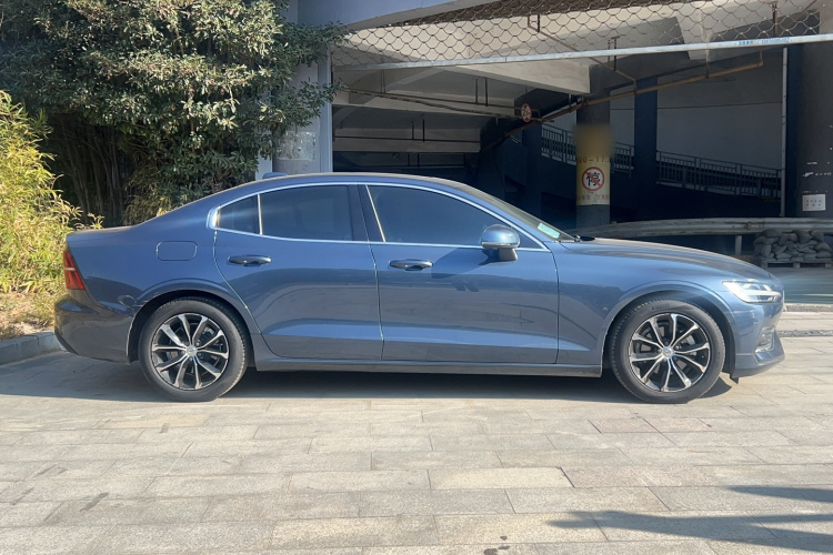 沃尔沃S60 2022款 B4 智逸豪华版车身外观6005