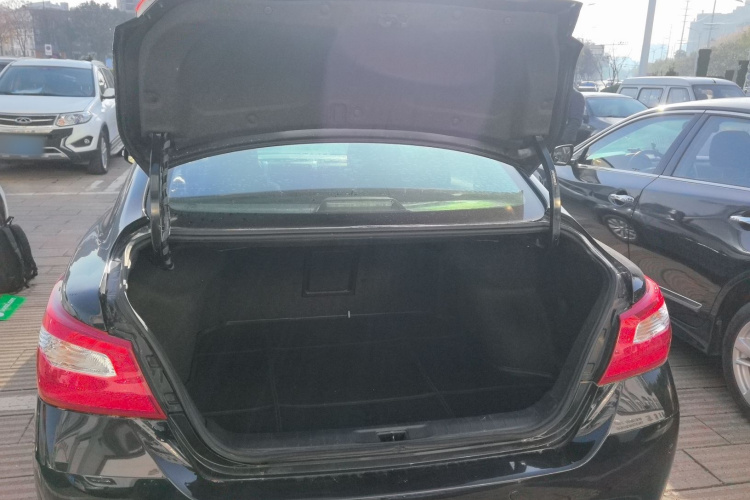 日产 天籁 2016款 改款 2.0L XL舒适版机舱底盘23