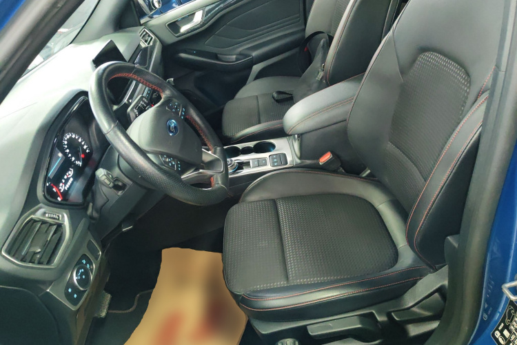 福特 福克斯 2020款 两厢 EcoBoost 180 自动ST Line中控内饰19