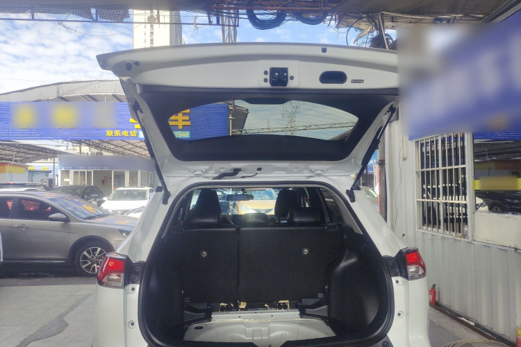 丰田 锋兰达 2023款 2.0L CVT精英版局部细节23