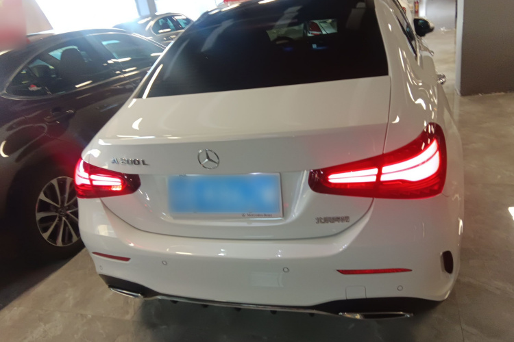 奔驰A级 2024款 改款 A 200 L 时尚型车身外观6