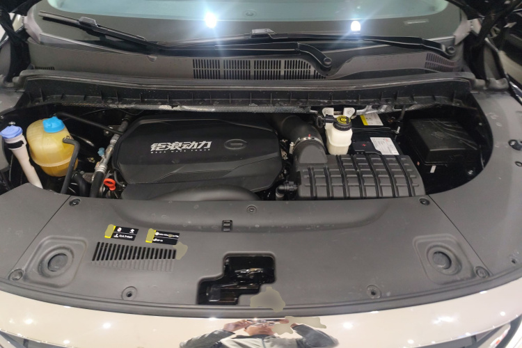 广汽传祺 传祺M8 2023款 领秀系列 390T 豪华版机舱底盘24