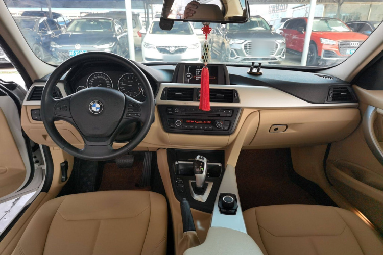 宝马3系 2013款 320Li 时尚型中控内饰7009