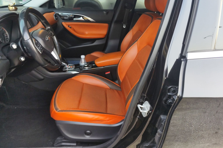 英菲尼迪QX30 2017款 2.0T 四驱运动版中控内饰19